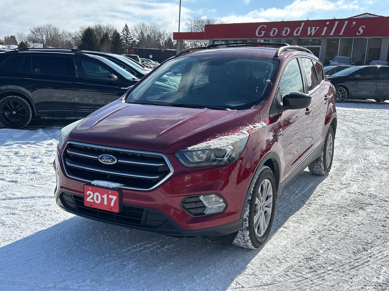 2017 Ford Escape SE, AWD, BACK UP CAMERA, BLIND SPOT MONITORS! - Photo #2