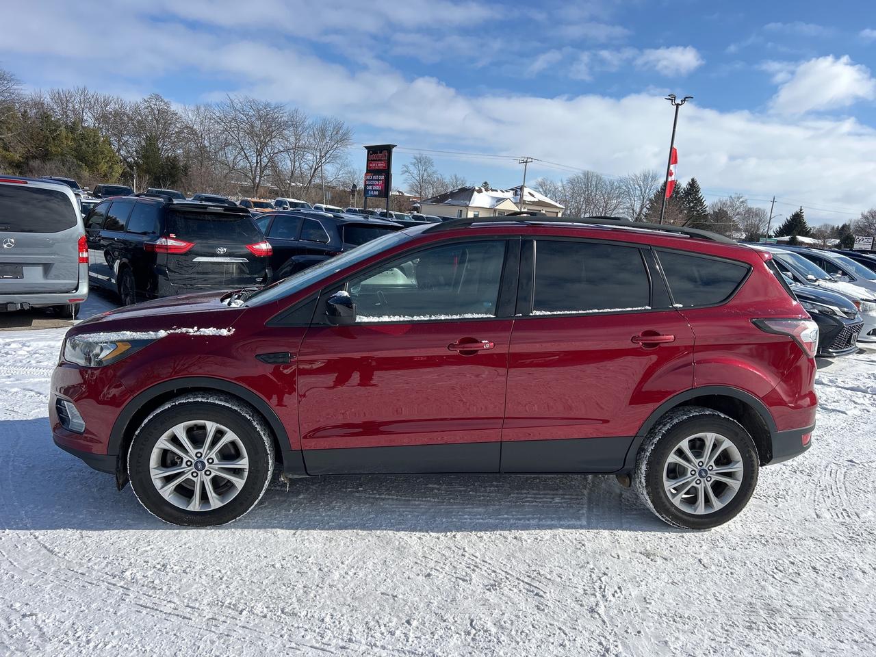 2017 Ford Escape SE, AWD, BACK UP CAMERA, BLIND SPOT MONITORS! - Photo #3