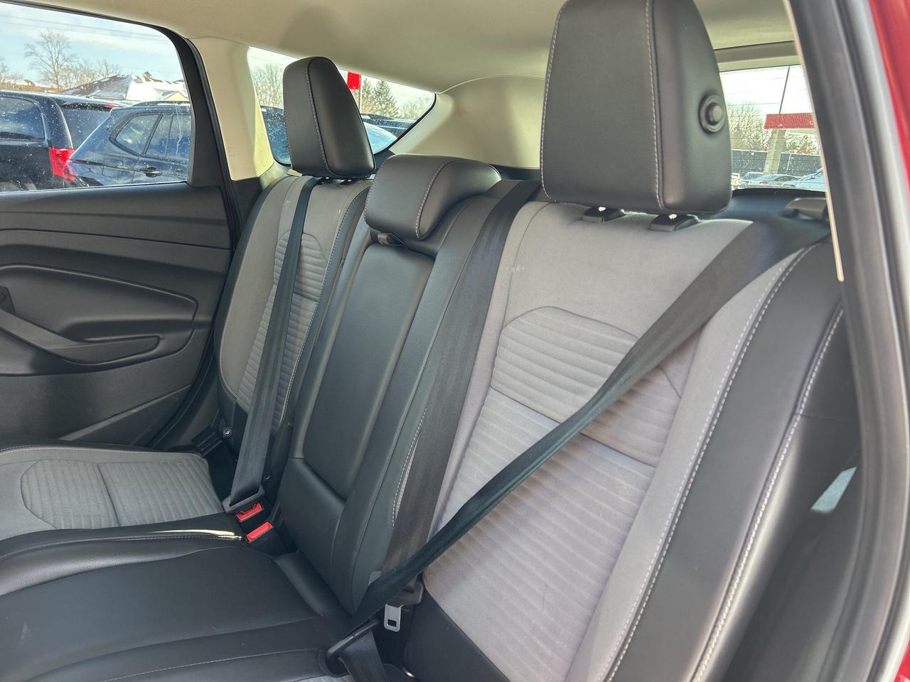 2017 Ford Escape SE, AWD, BACK UP CAMERA, BLIND SPOT MONITORS! - Photo #12