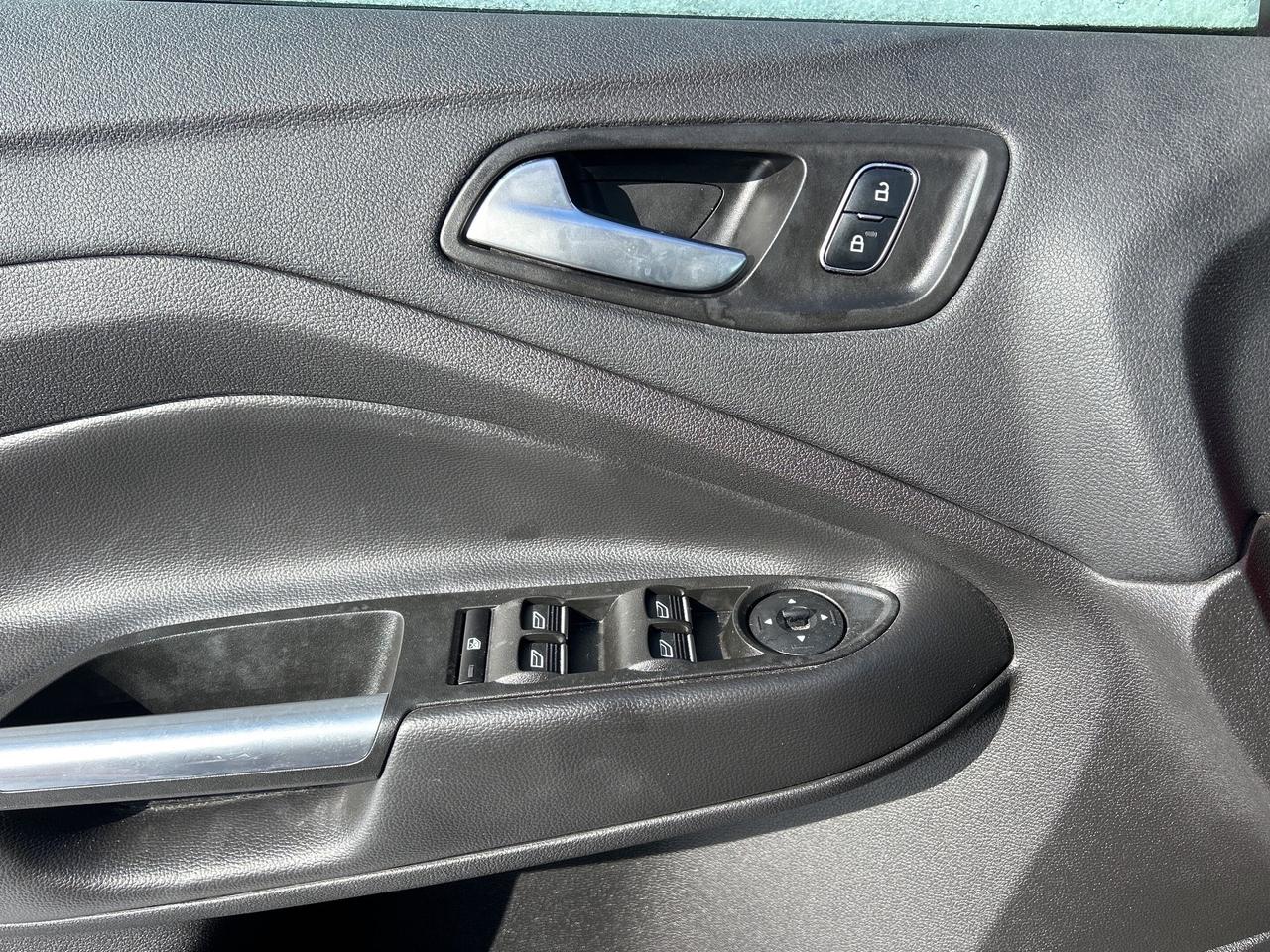 2017 Ford Escape SE, AWD, BACK UP CAMERA, BLIND SPOT MONITORS! - Photo #14