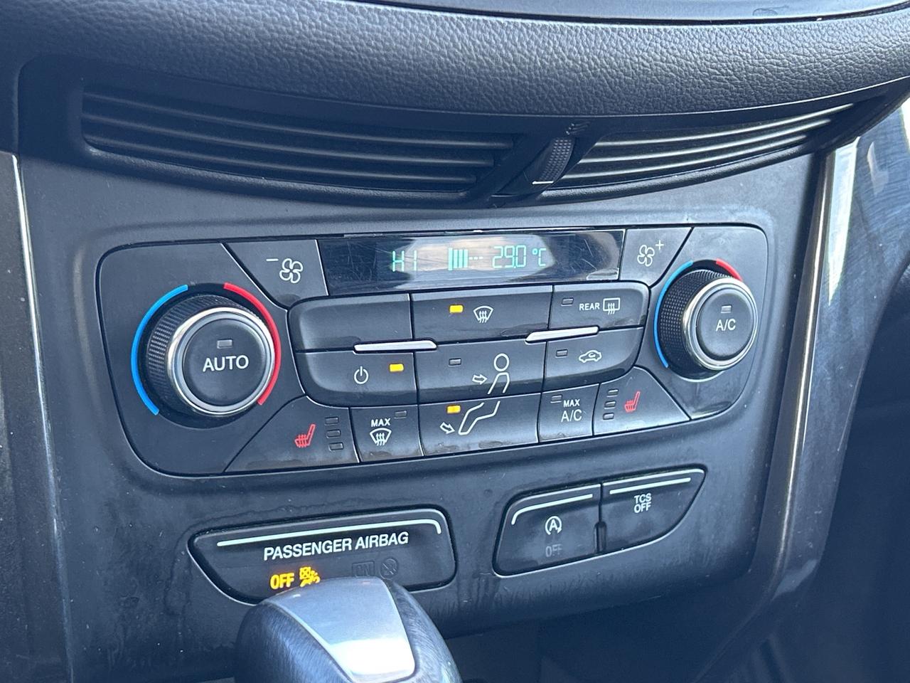 2017 Ford Escape SE, AWD, BACK UP CAMERA, BLIND SPOT MONITORS! - Photo #18