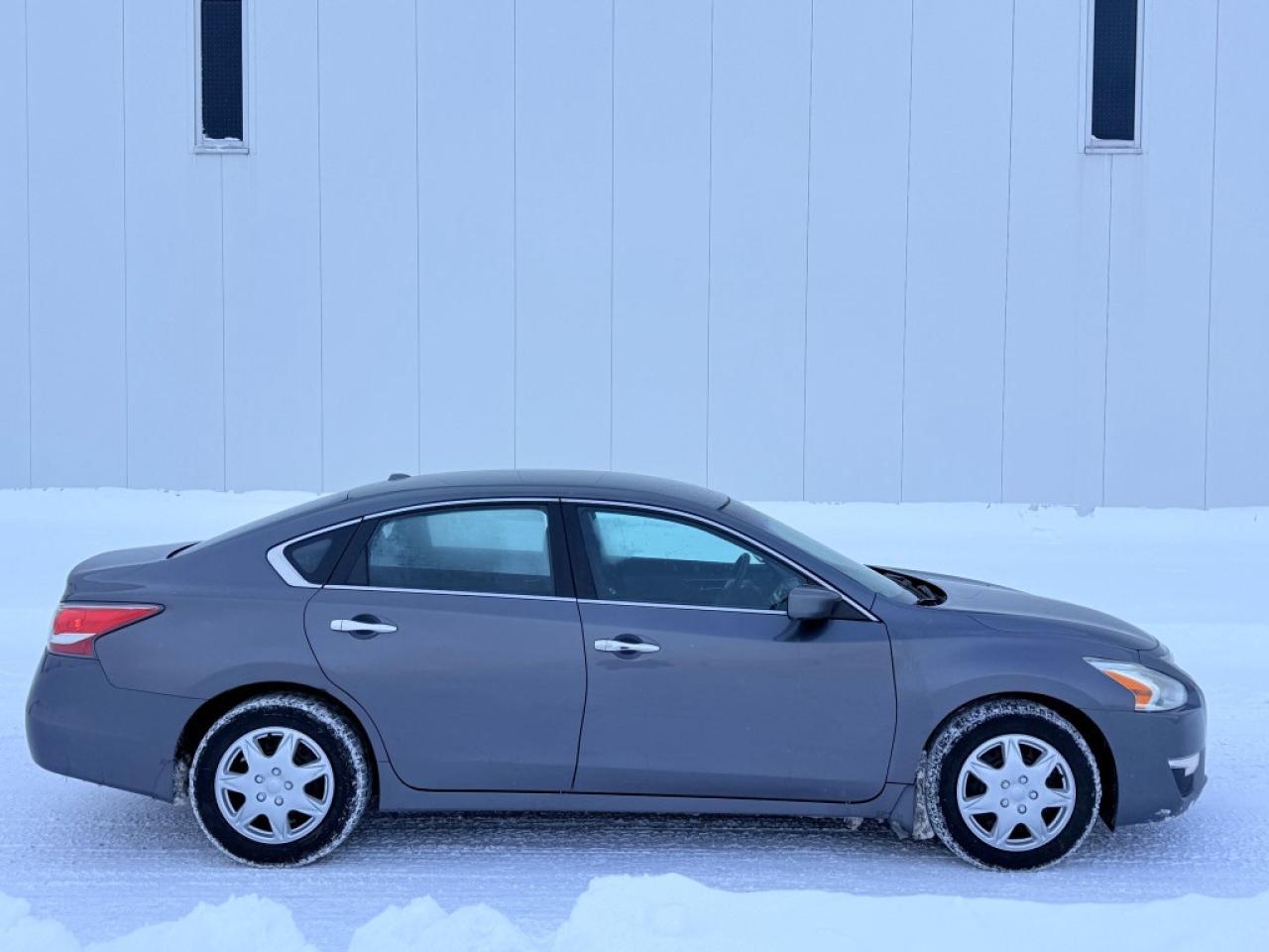 2015 Nissan Altima 4dr Sedan I4 CVT 2.5 Photo