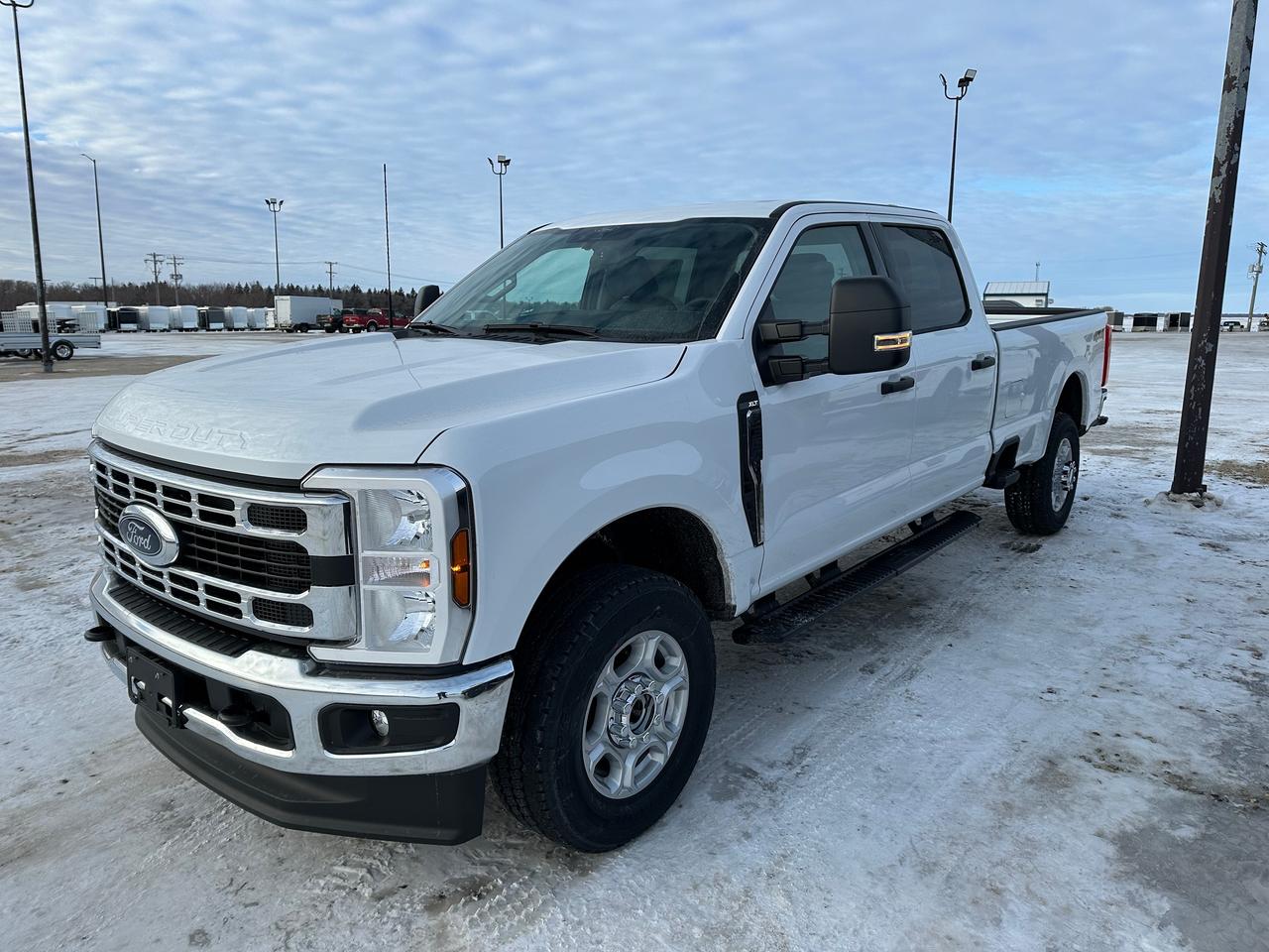 2026 Ford F-350 Super Duty SRW XLT 4WD CREW CAB 8' BOX Photo5