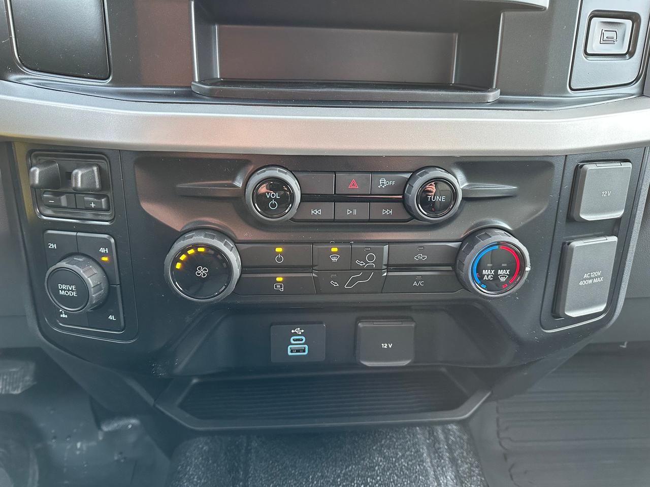 2026 Ford F-350 Super Duty SRW XLT 4WD CREW CAB 8' BOX Photo5