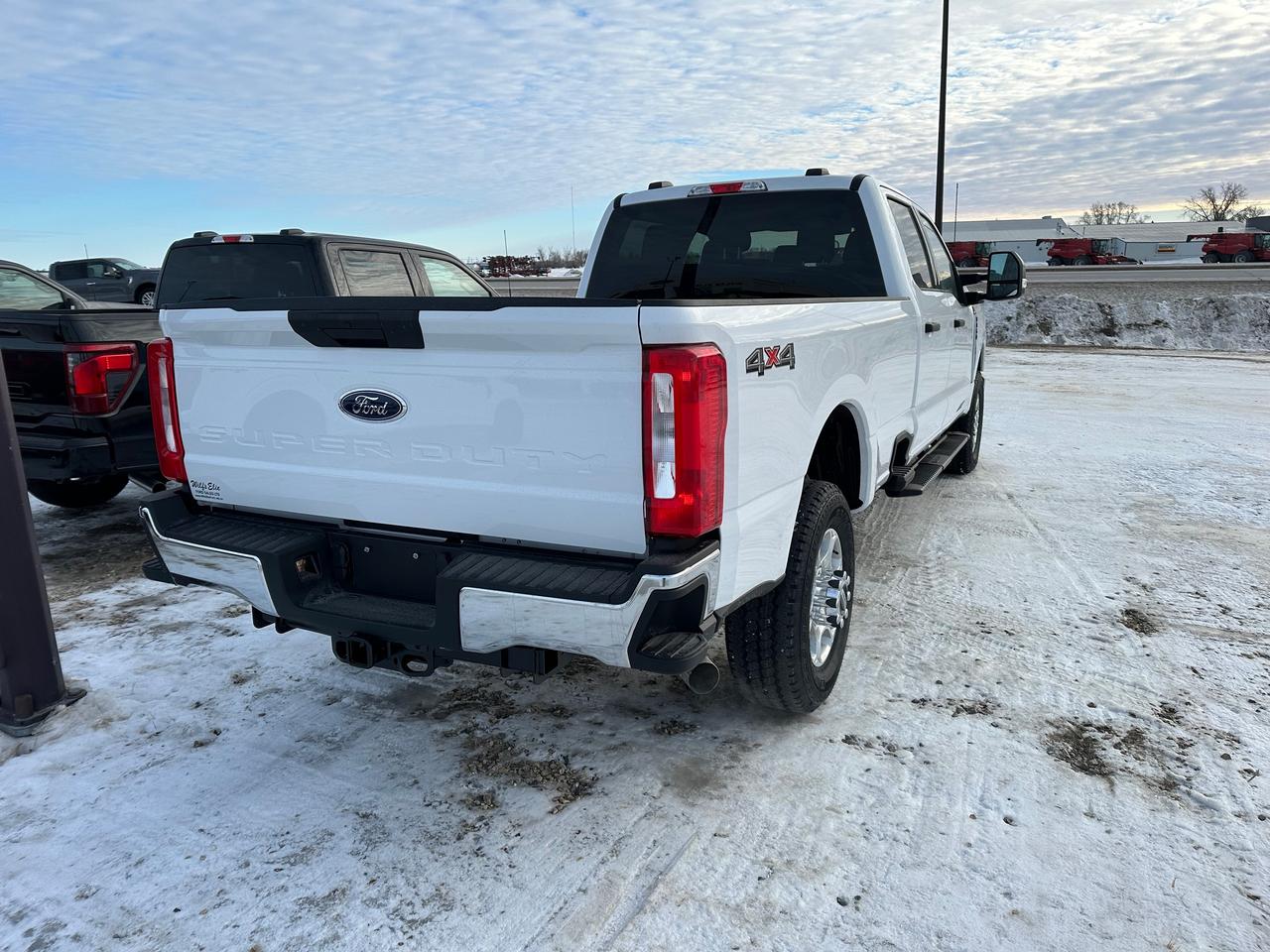 2026 Ford F-350 Super Duty SRW XLT 4WD CREW CAB 8' BOX Photo5