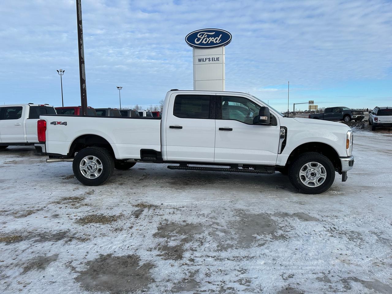 2026 Ford F-350 Super Duty SRW XLT 4WD CREW CAB 8' BOX Photo3