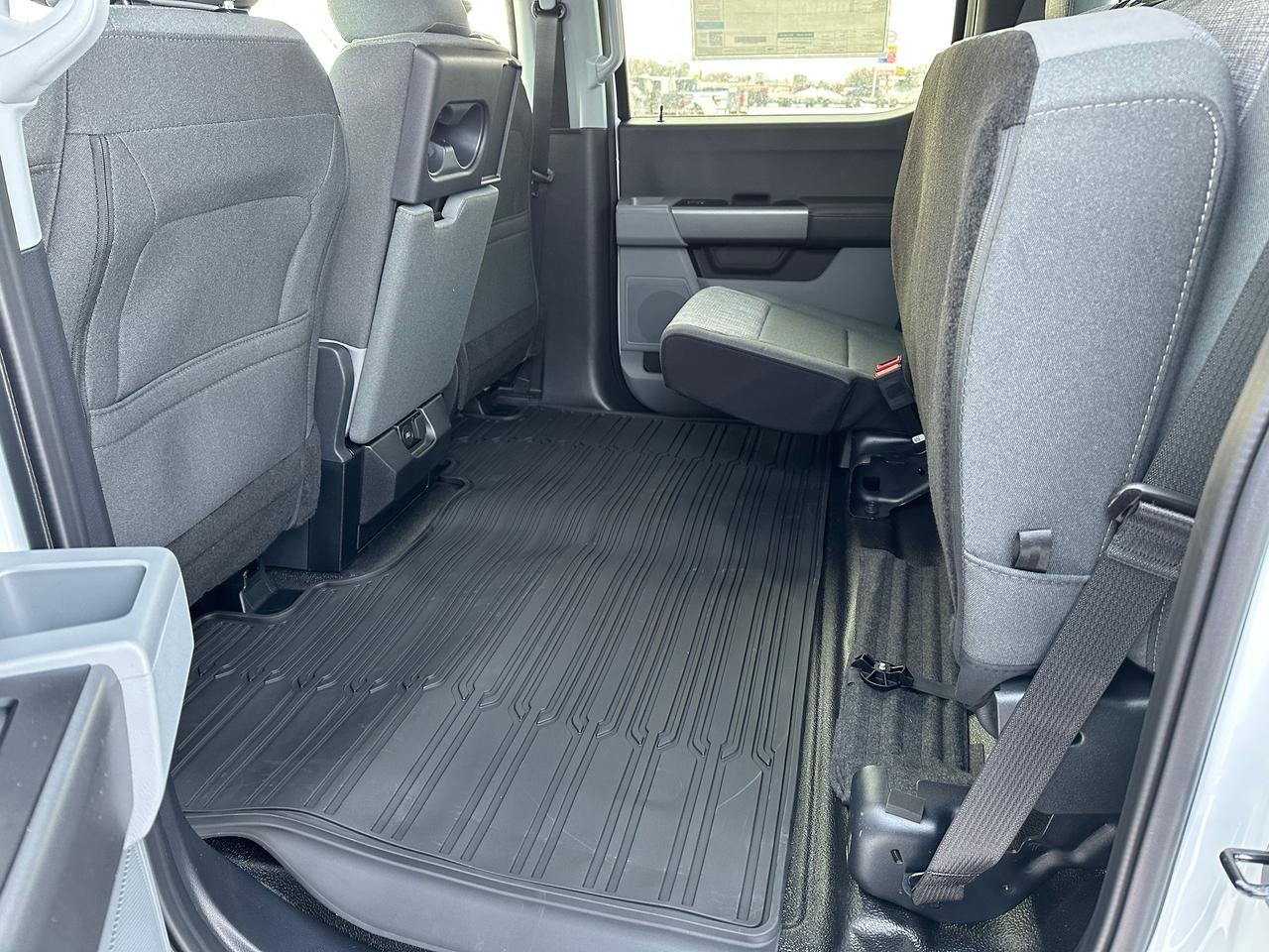 2026 Ford F-350 Super Duty SRW XLT 4WD CREW CAB 8' BOX Photo5