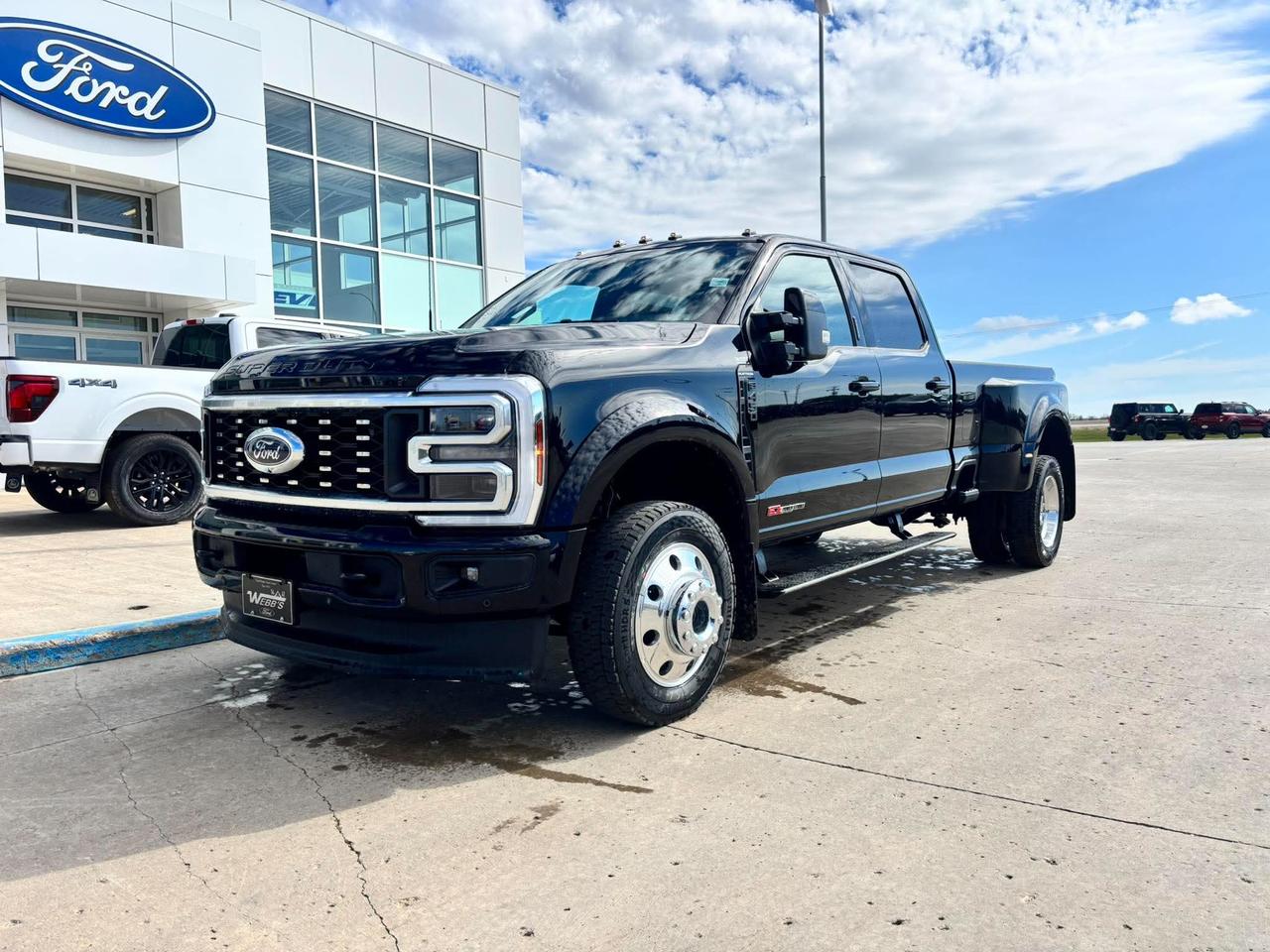 2026 Ford F-450 Super Duty DRW PLATINUM 4WD CREW CAB 8' BOX