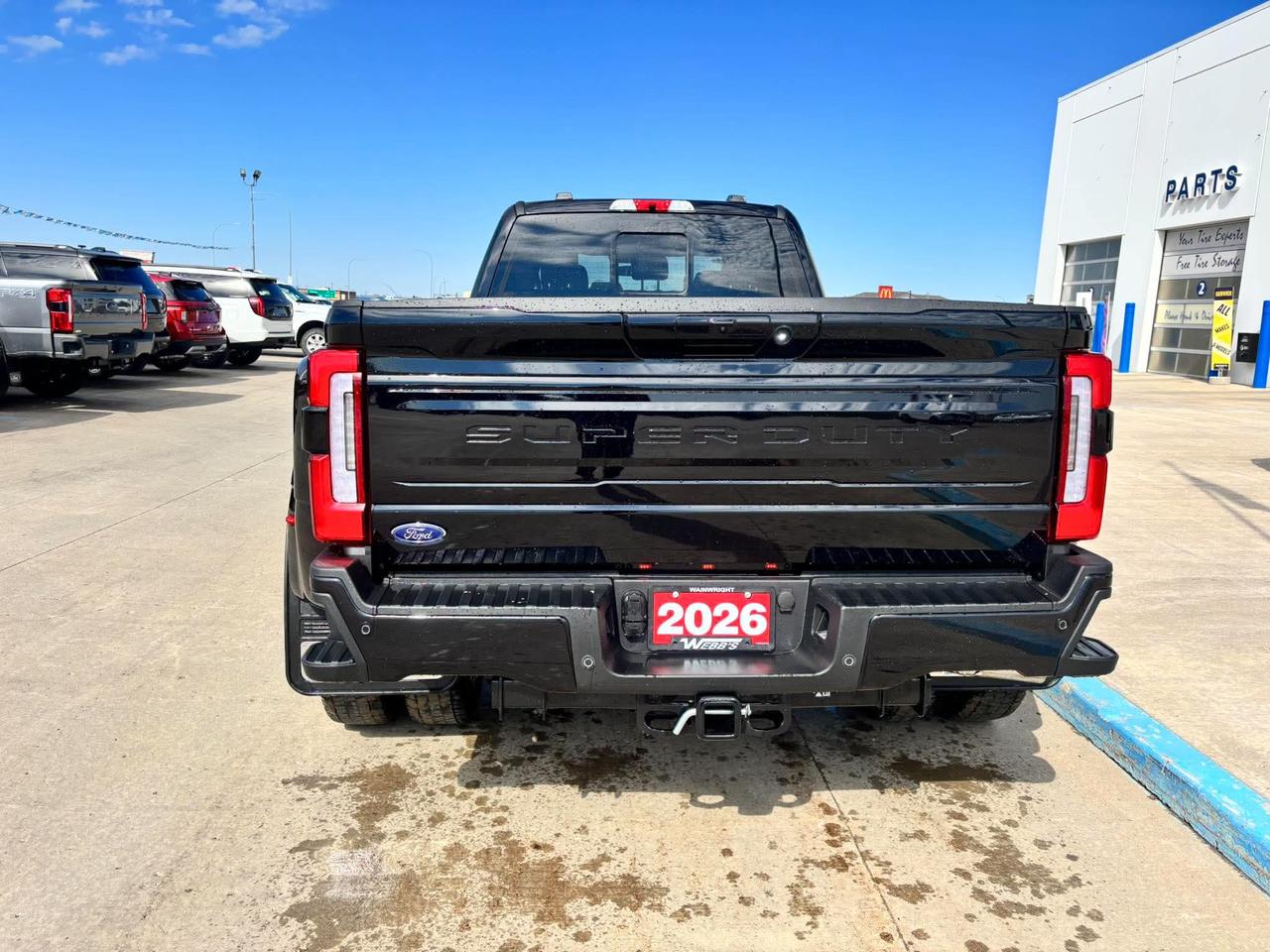 2026 Ford F-450 Super Duty DRW PLATINUM 4WD CREW CAB 8' BOX Photo3