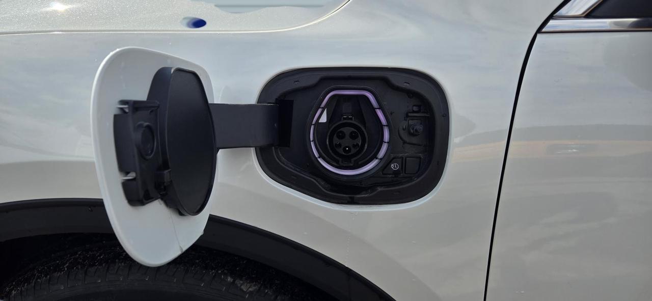 2025 Ford Escape Hybrid PHEV Photo2