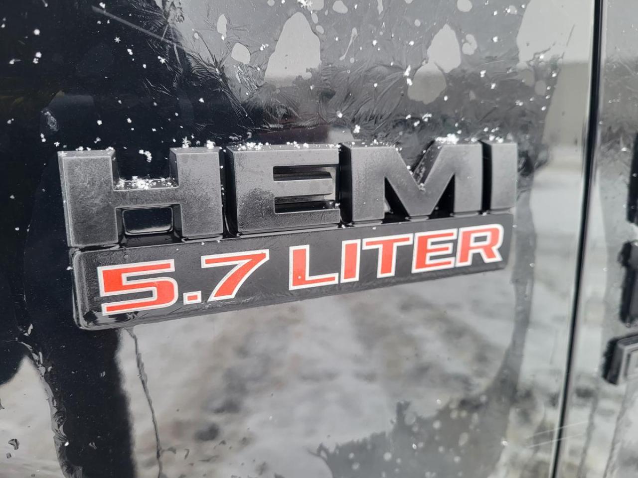 2023 RAM 1500 Classic EXPRESS Photo4