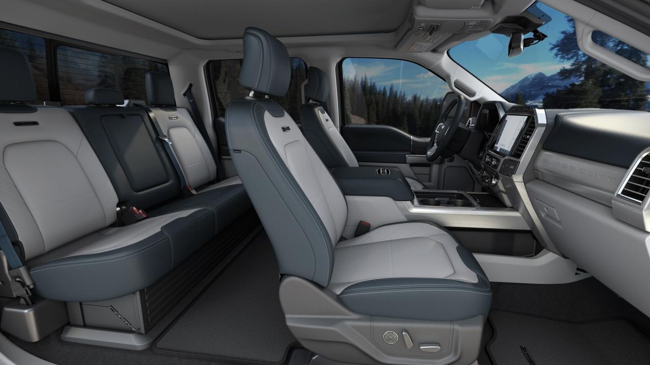 2022 Ford F-350 Super Duty Crew Cab LIMITED Photo5