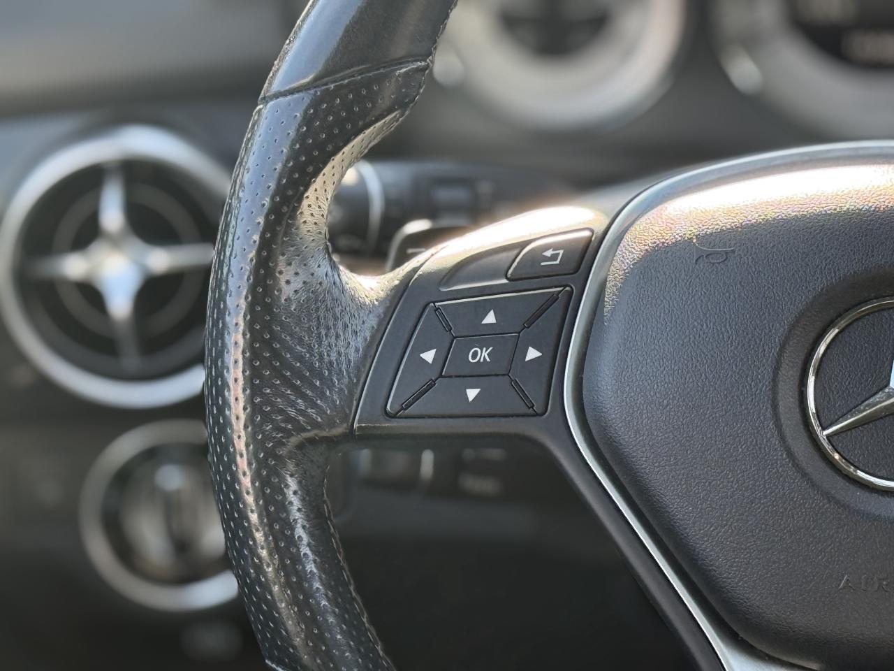 2015 Mercedes-Benz GLK-Class 350 //AMG PKG | LOW KM | PANO | BACK UP CAMERA Photo