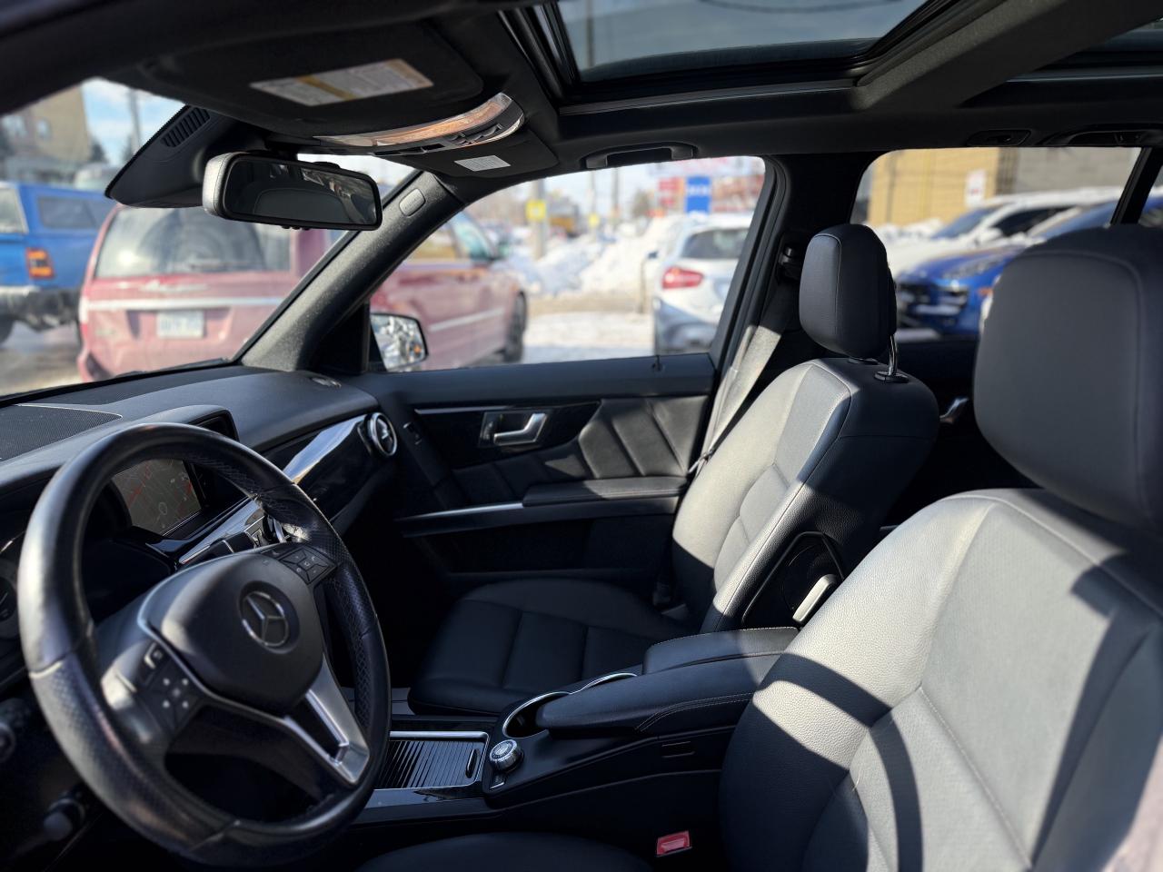 2015 Mercedes-Benz GLK-Class 350 //AMG PKG | LOW KM | PANO | BACK UP CAMERA Photo