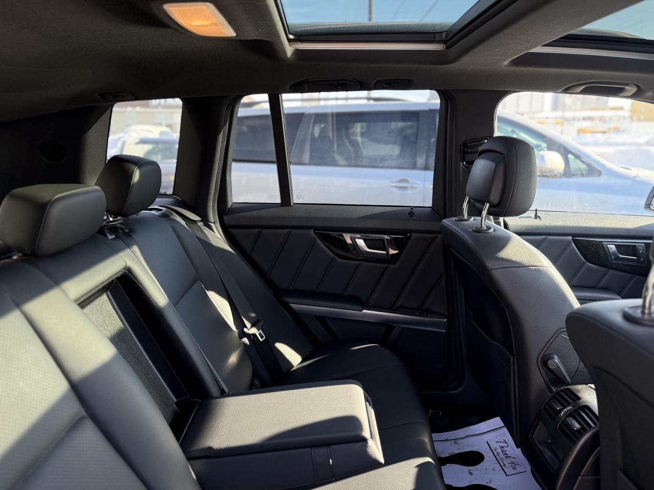 2015 Mercedes-Benz GLK-Class 350 //AMG PKG | LOW KM | PANO | BACK UP CAMERA Photo