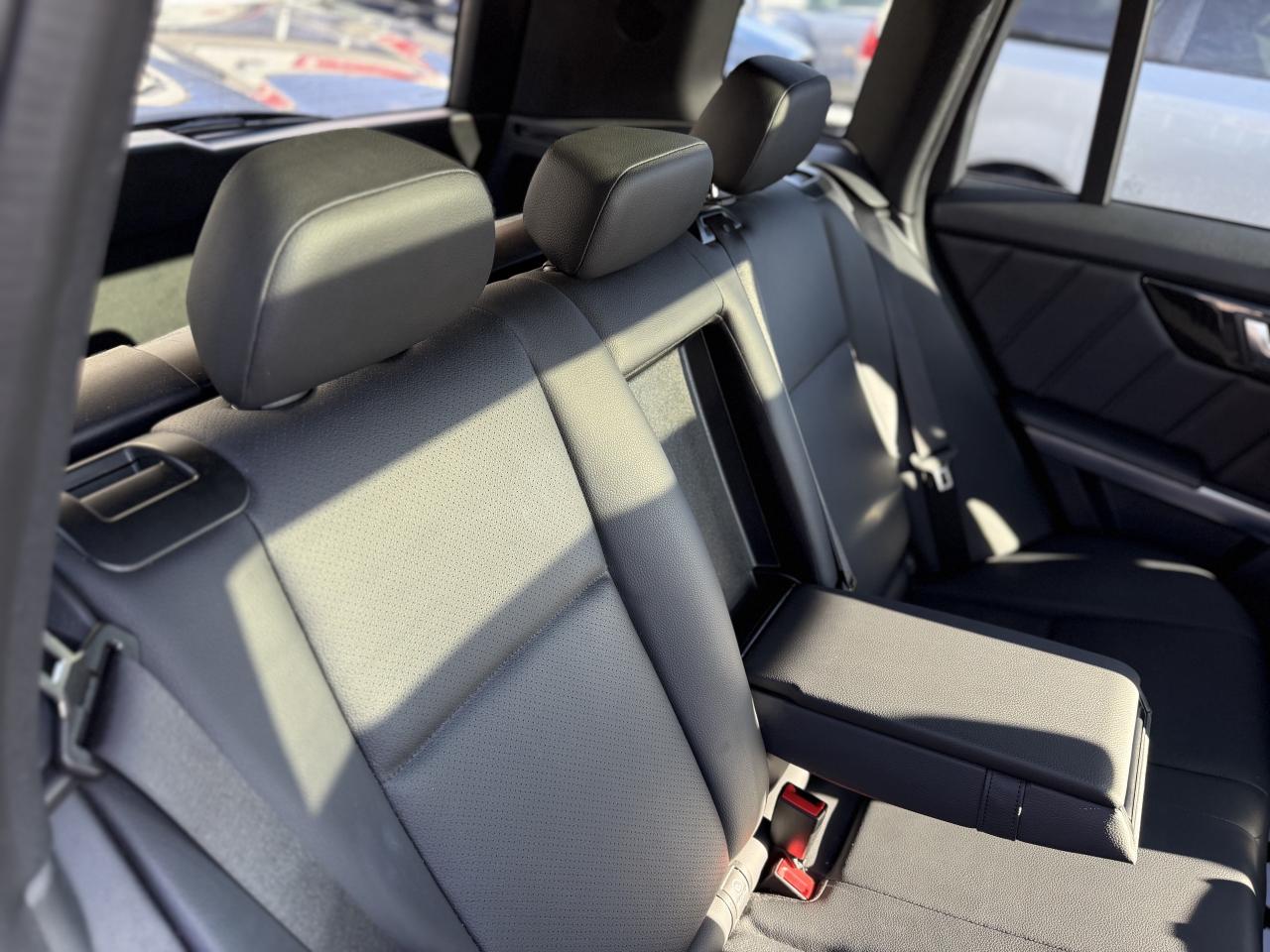 2015 Mercedes-Benz GLK-Class 350 //AMG PKG | LOW KM | PANO | BACK UP CAMERA Photo