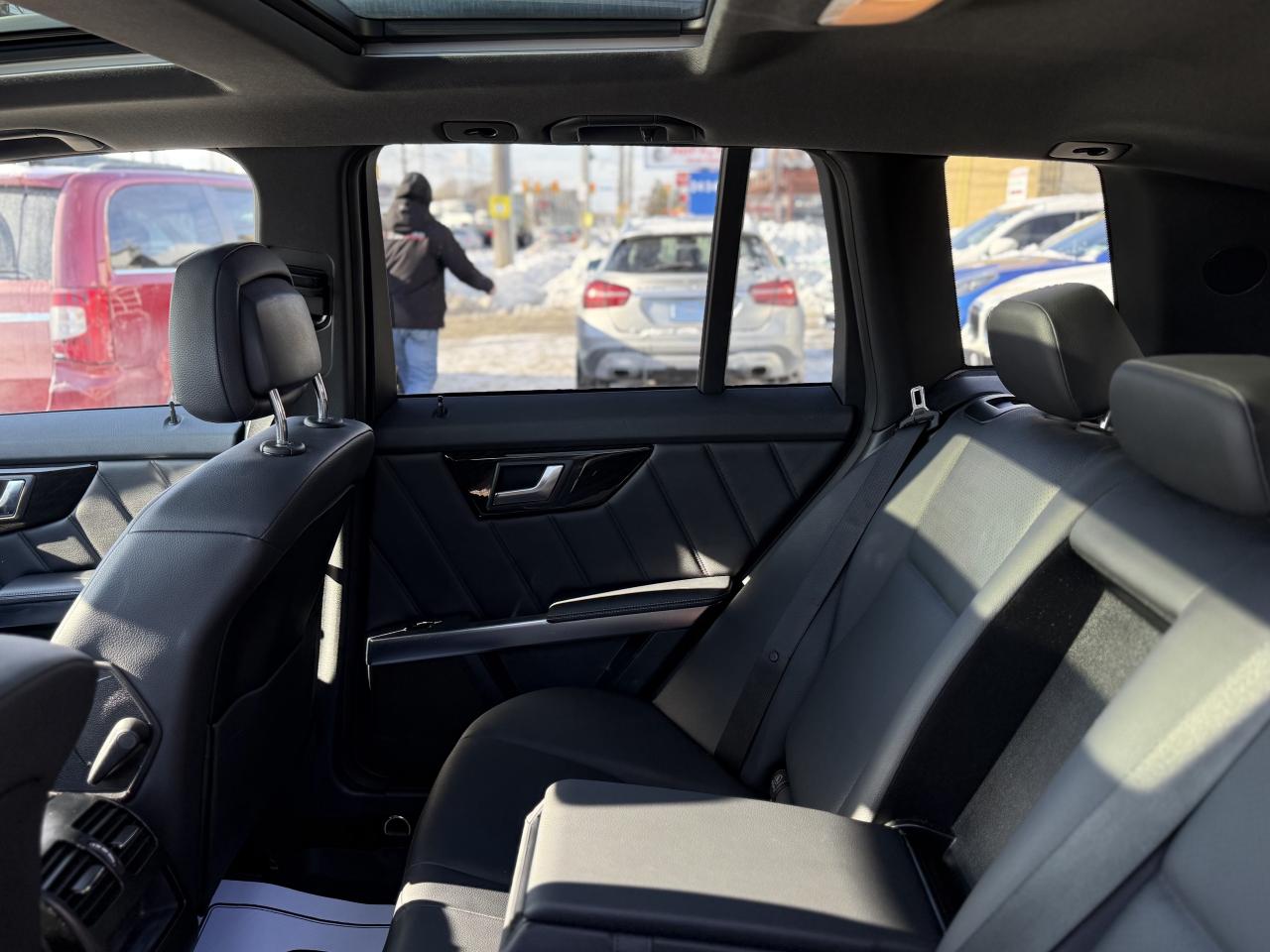 2015 Mercedes-Benz GLK-Class 350 //AMG PKG | LOW KM | PANO | BACK UP CAMERA Photo