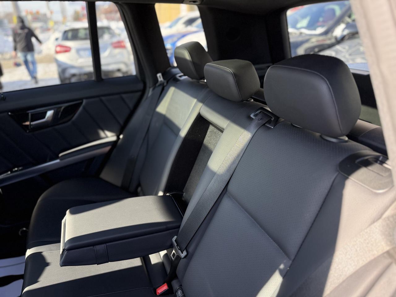 2015 Mercedes-Benz GLK-Class 350 //AMG PKG | LOW KM | PANO | BACK UP CAMERA Photo