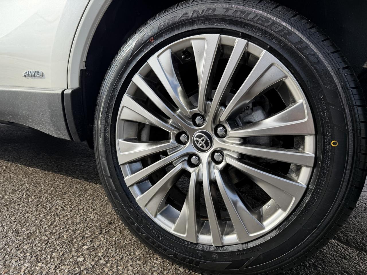 2021 Toyota Venza LIMITED AWD Photo