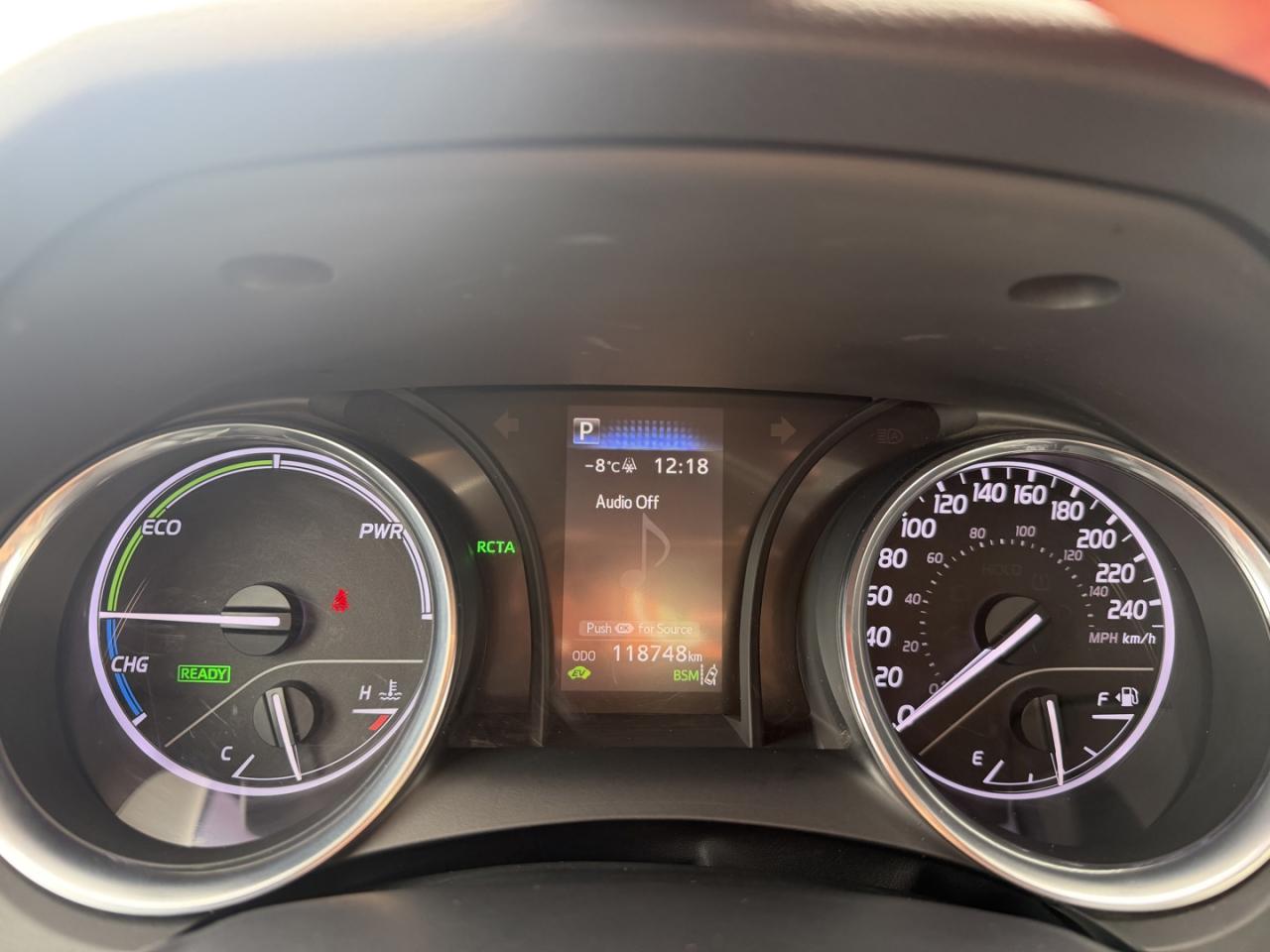 2020 Toyota Camry HYBRID SE Photo