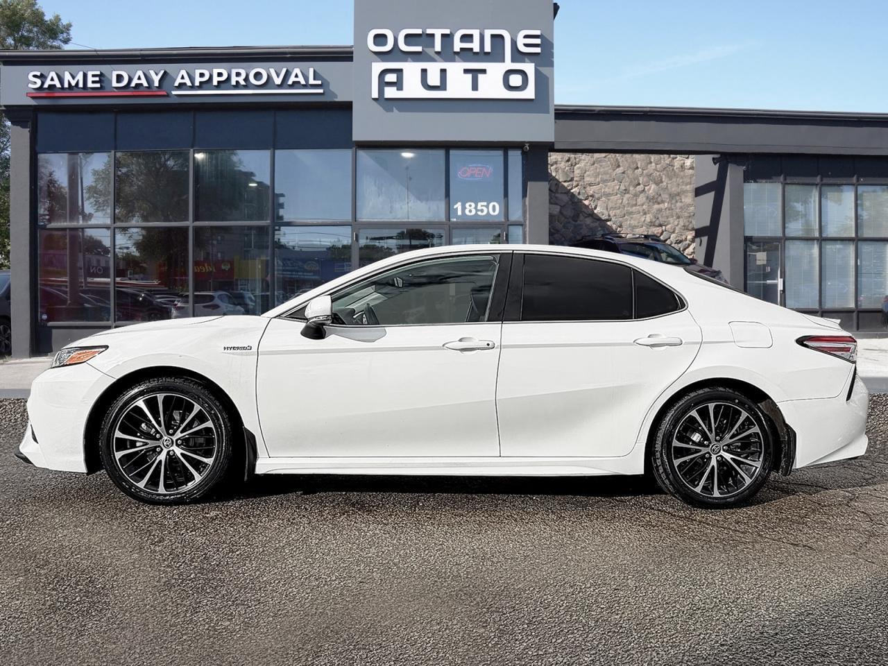 2020 Toyota Camry Hybrid SE Auto Photo2