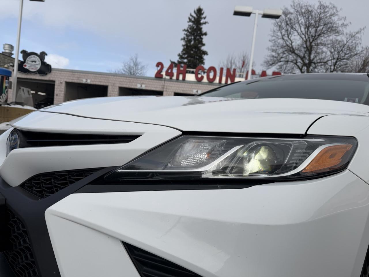 2020 Toyota Camry Hybrid SE Auto Photo