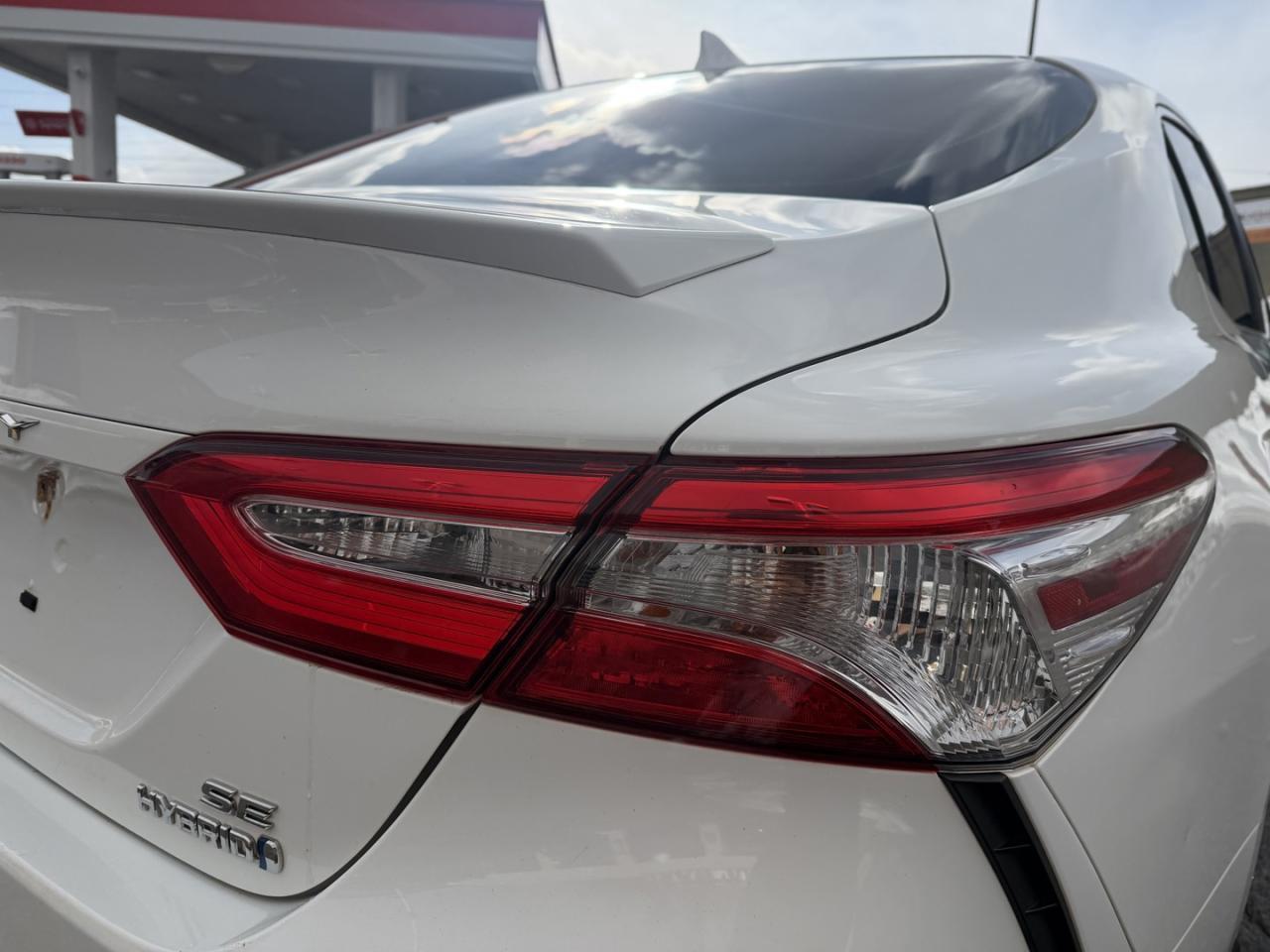 2020 Toyota Camry Hybrid SE Auto Photo