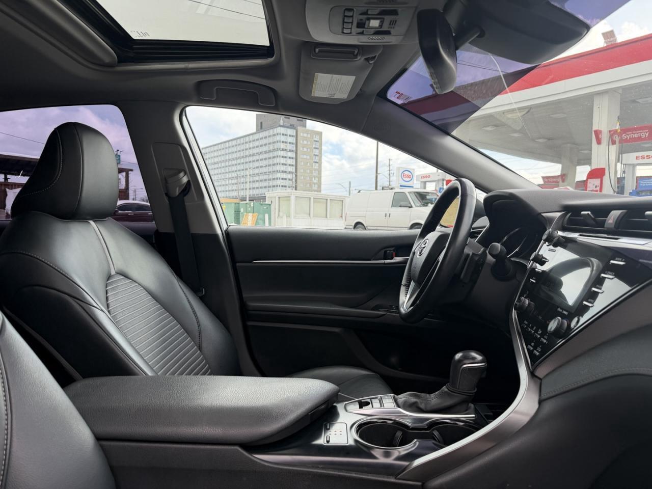 2020 Toyota Camry Hybrid SE Auto Photo