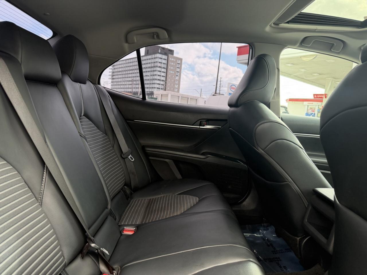 2020 Toyota Camry Hybrid SE Auto Photo