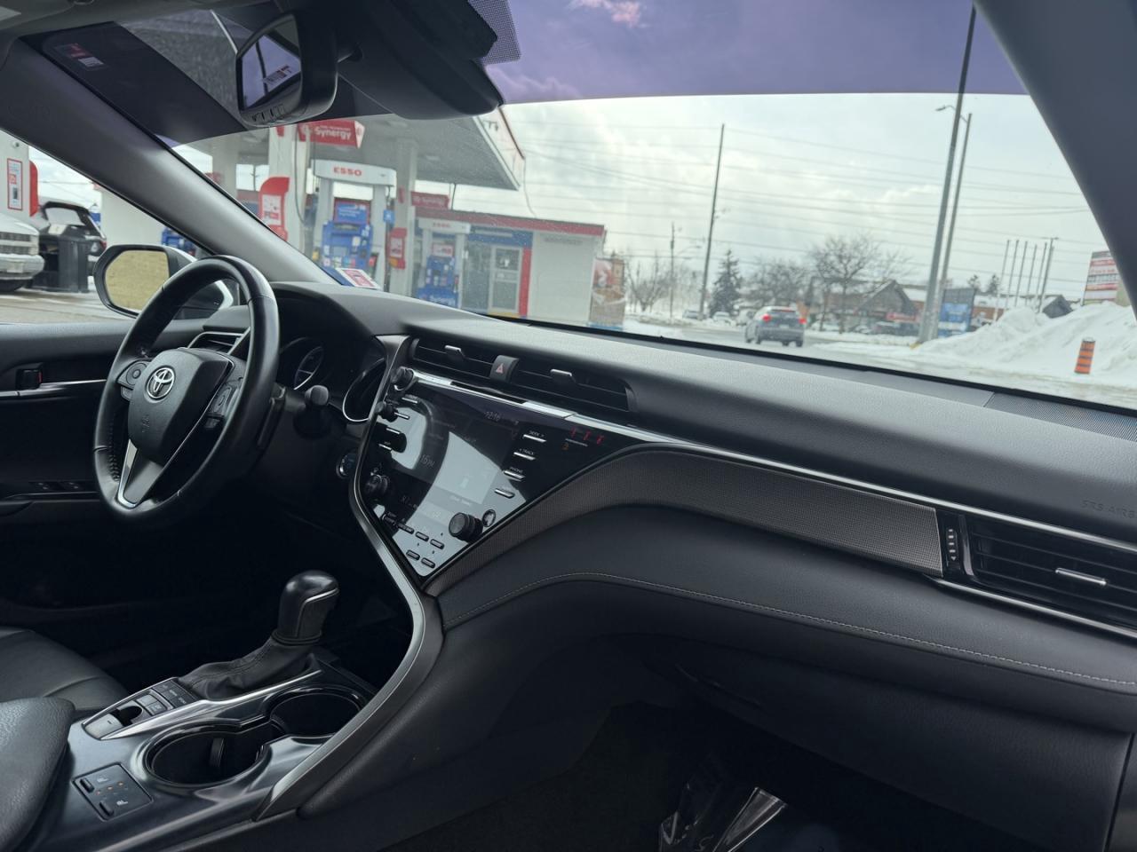 2020 Toyota Camry Hybrid SE Auto Photo