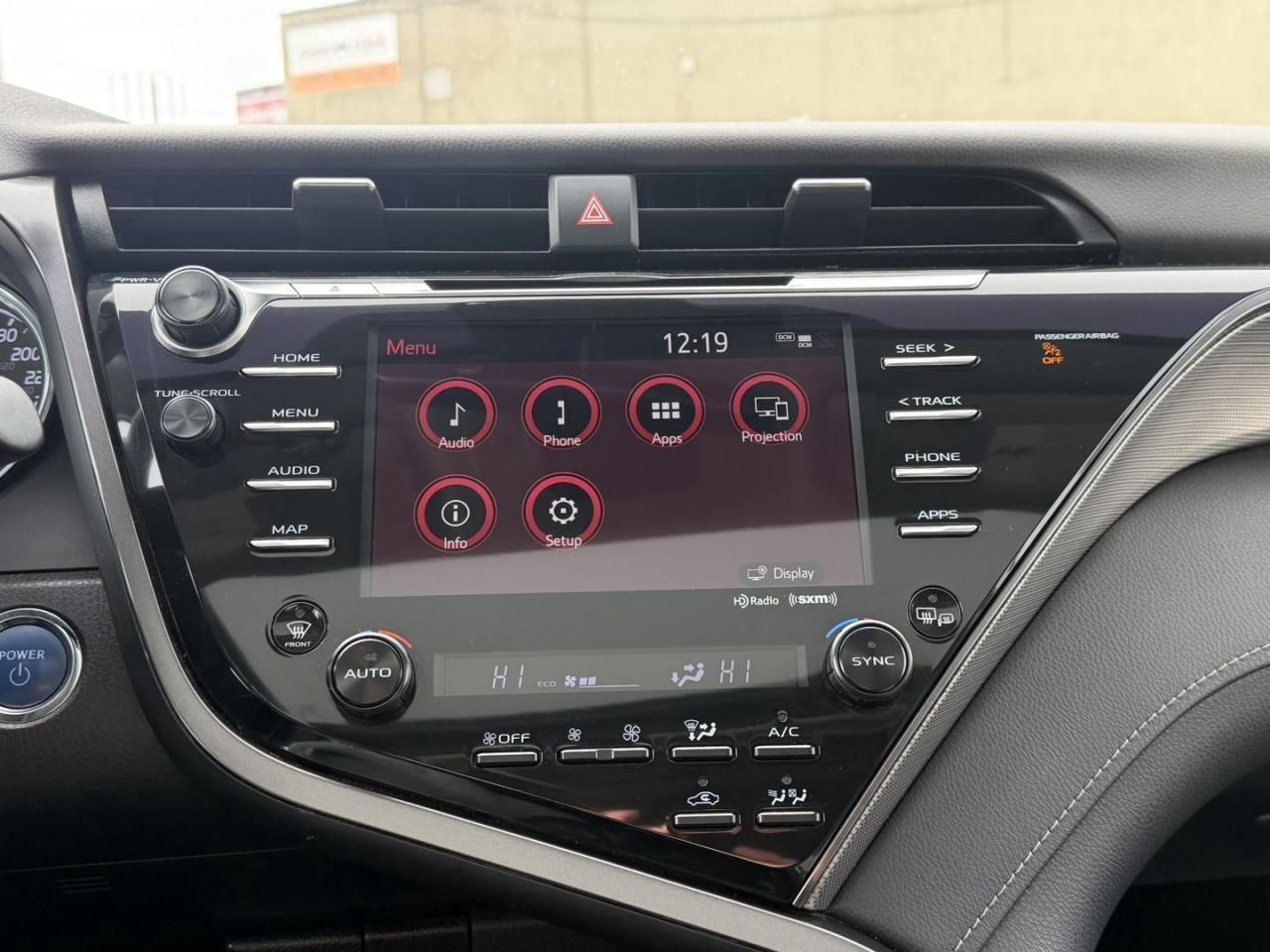 2020 Toyota Camry Hybrid SE Auto Photo