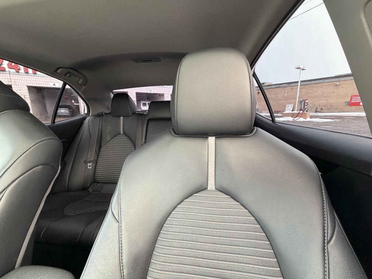 2020 Toyota Camry Hybrid SE Auto Photo
