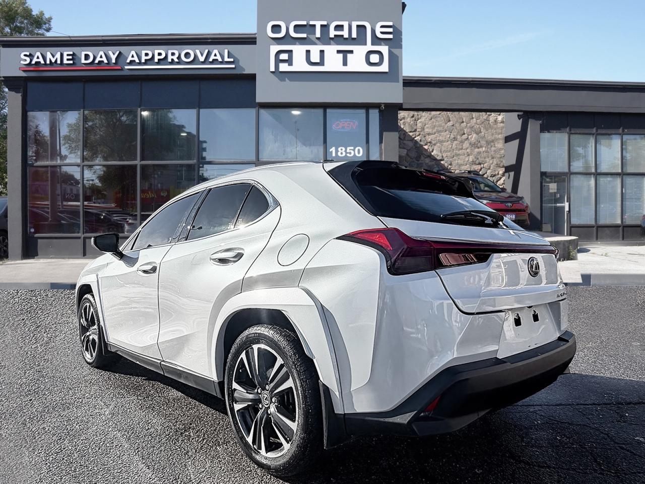 2024 Lexus UX 250H Premium AWD Photo3