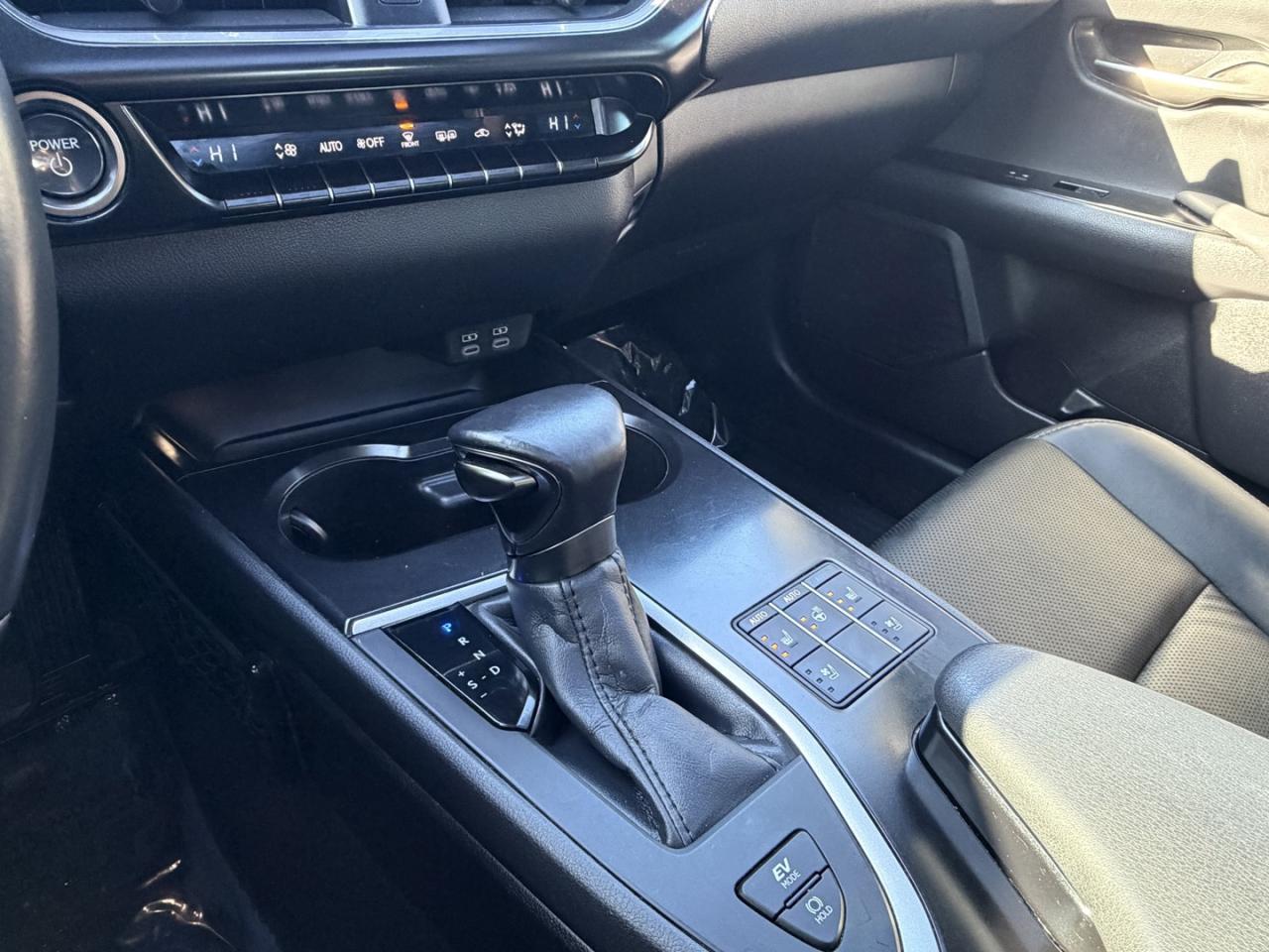 2024 Lexus UX 250H Premium AWD Photo