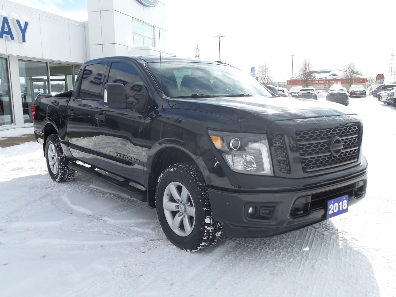 2018 Nissan Titan MIDNIGHT EDITION, SL TRIM, LEATHER, REMOTE START! Photo