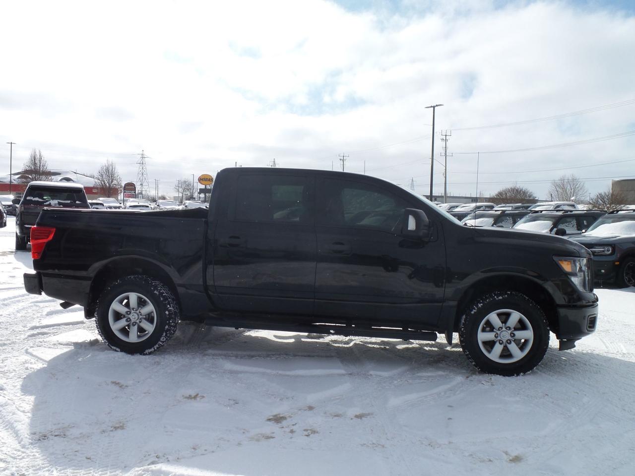 2018 Nissan Titan MIDNIGHT EDITION, SL TRIM, LEATHER, REMOTE START! Photo