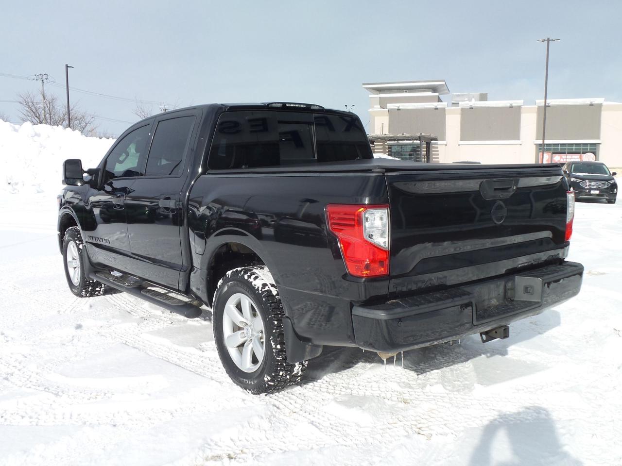 2018 Nissan Titan MIDNIGHT EDITION, SL TRIM, LEATHER, REMOTE START! Photo