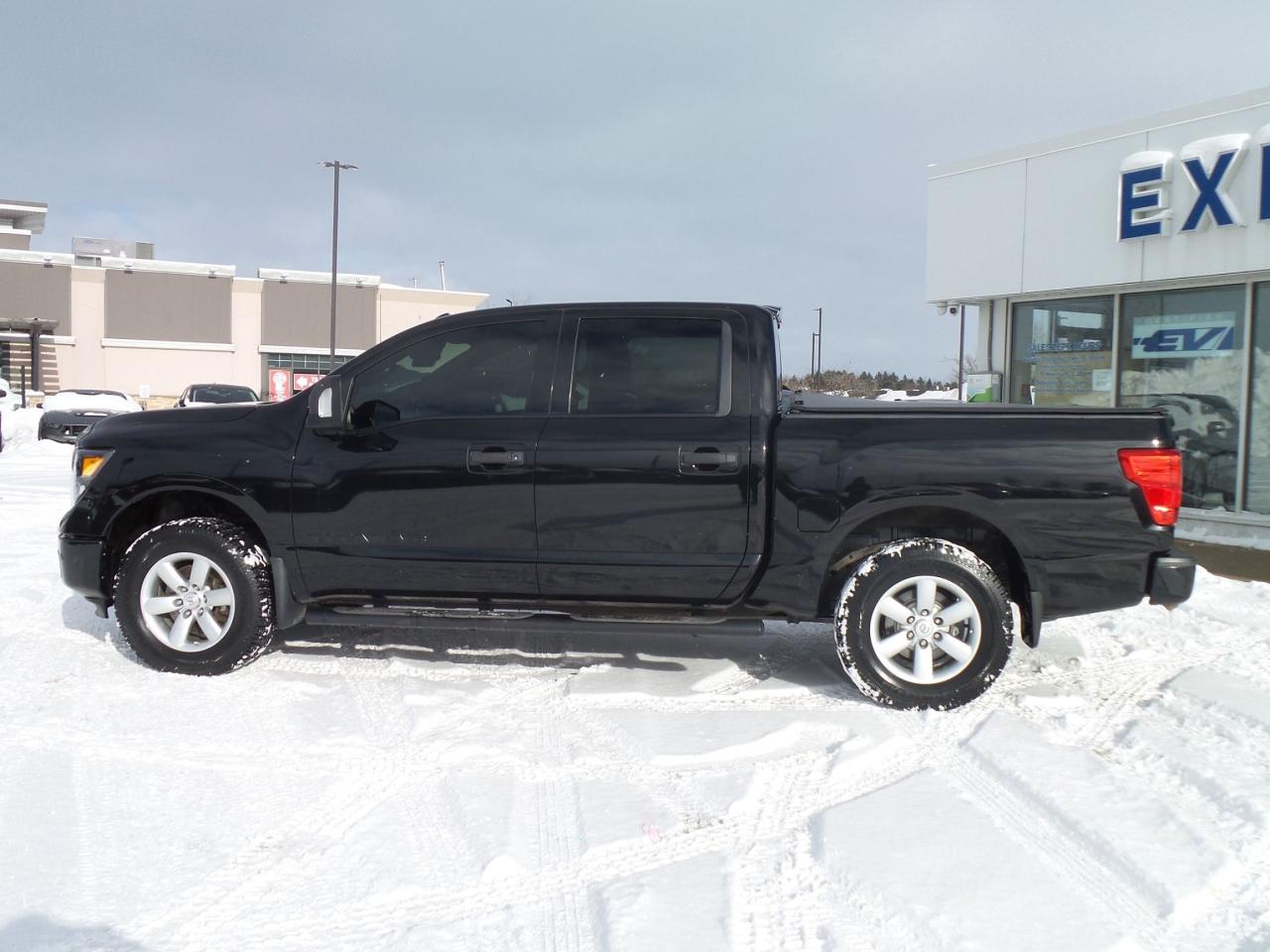 2018 Nissan Titan MIDNIGHT EDITION, SL TRIM, LEATHER, REMOTE START! Photo