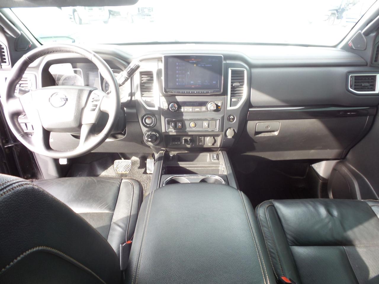 2018 Nissan Titan MIDNIGHT EDITION, SL TRIM, LEATHER, REMOTE START! Photo