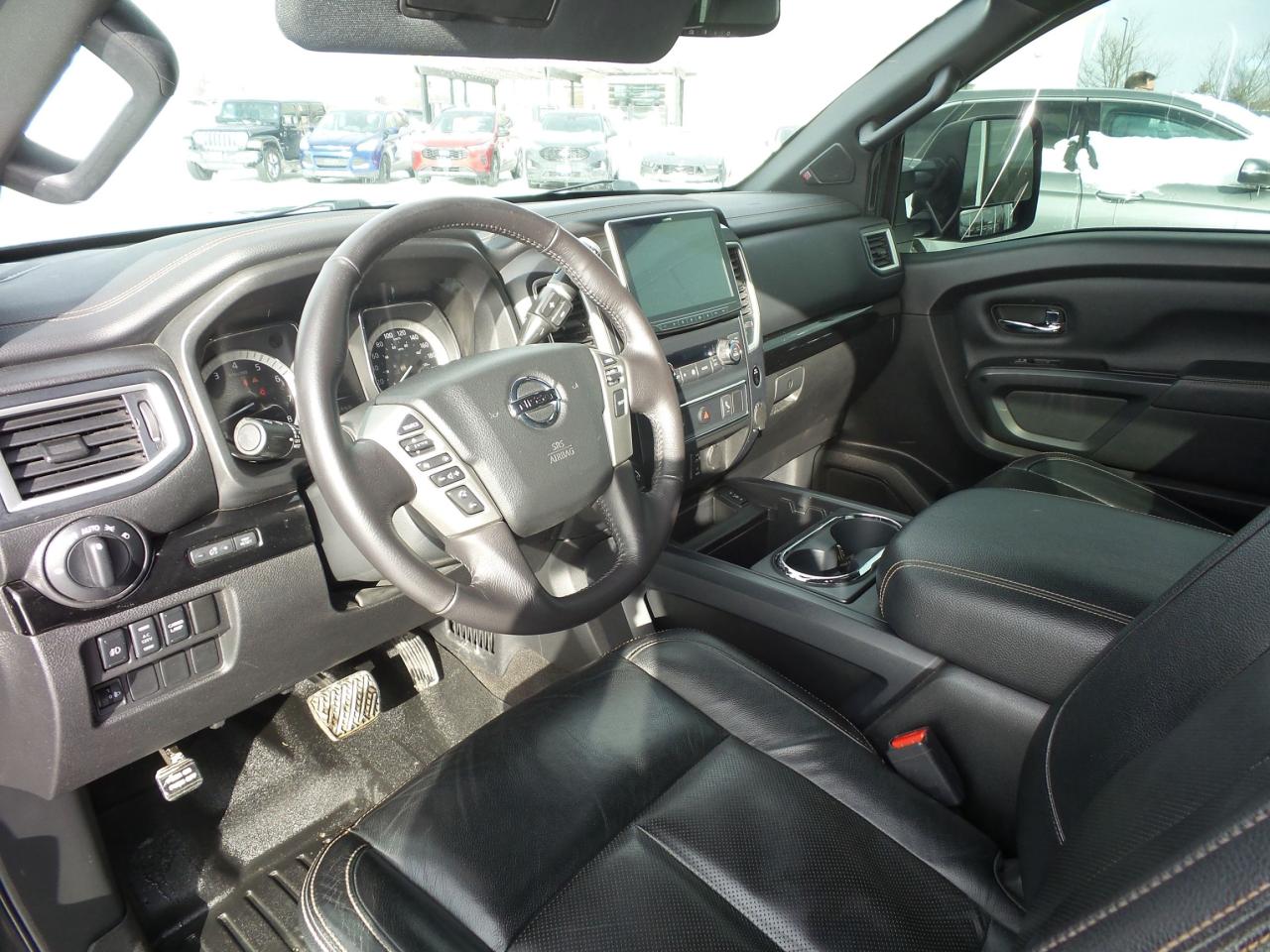 2018 Nissan Titan MIDNIGHT EDITION, SL TRIM, LEATHER, REMOTE START! Photo