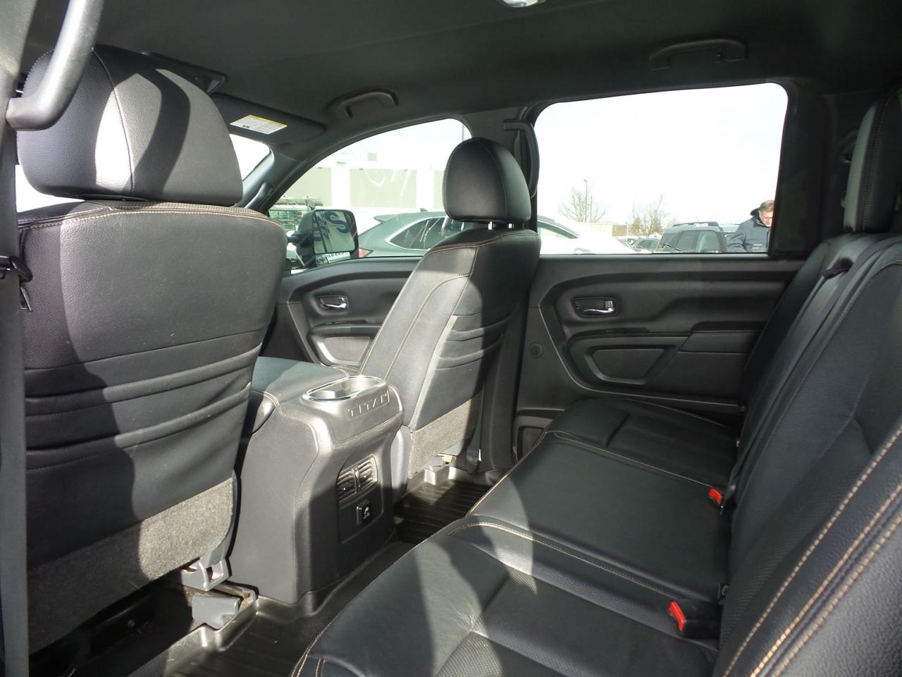 2018 Nissan Titan MIDNIGHT EDITION, SL TRIM, LEATHER, REMOTE START! Photo