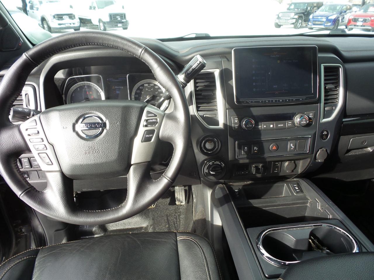 2018 Nissan Titan MIDNIGHT EDITION, SL TRIM, LEATHER, REMOTE START! Photo