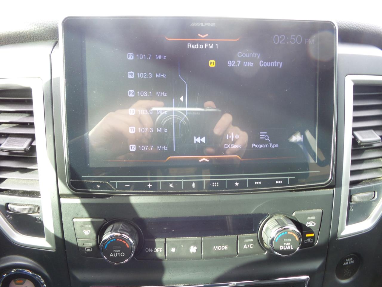 2018 Nissan Titan MIDNIGHT EDITION, SL TRIM, LEATHER, REMOTE START! Photo