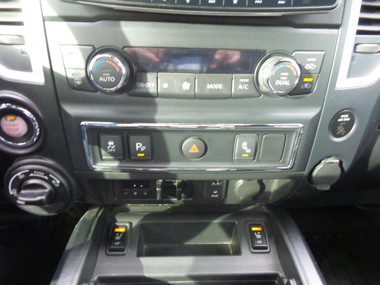 2018 Nissan Titan MIDNIGHT EDITION, SL TRIM, LEATHER, REMOTE START! Photo