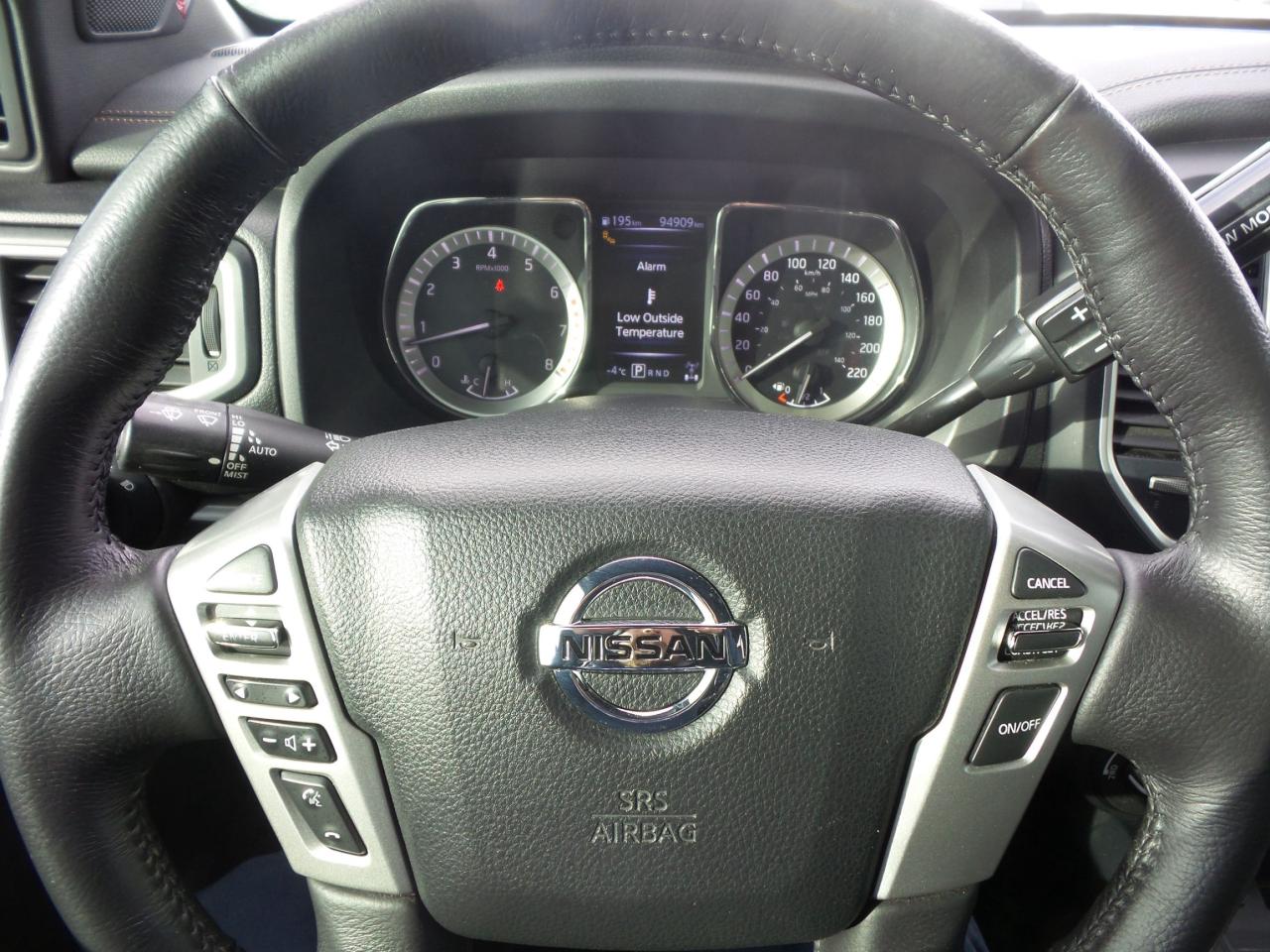 2018 Nissan Titan MIDNIGHT EDITION, SL TRIM, LEATHER, REMOTE START! Photo