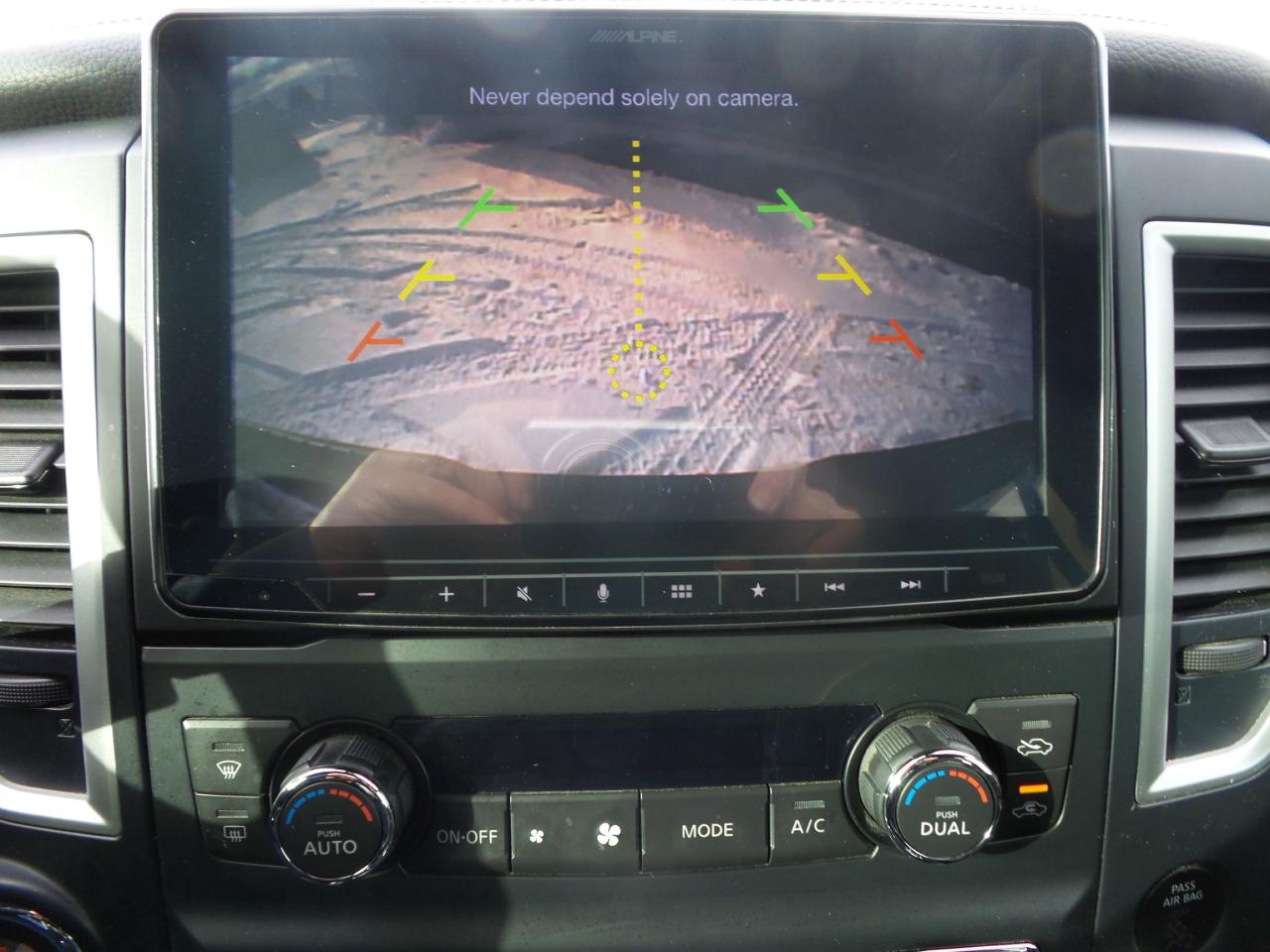 2018 Nissan Titan MIDNIGHT EDITION, SL TRIM, LEATHER, REMOTE START! Photo