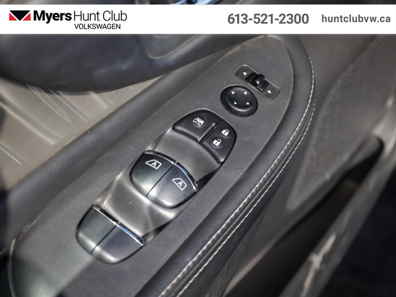 2016 Nissan Murano Platinum  - Leather Seats Photo