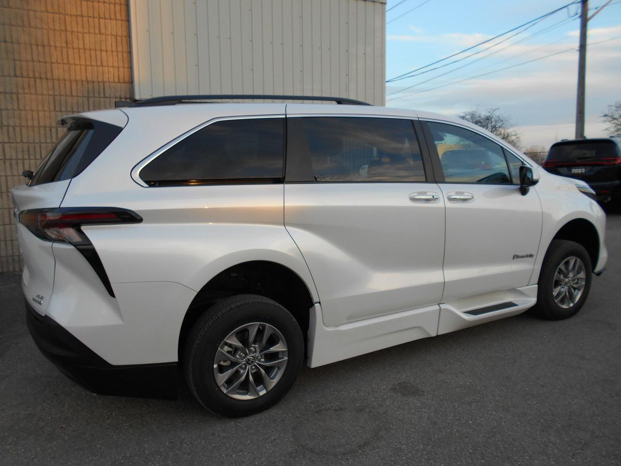 2024 Toyota Sienna XLE-Wheelchair Accessible Side Entry-Power Photo