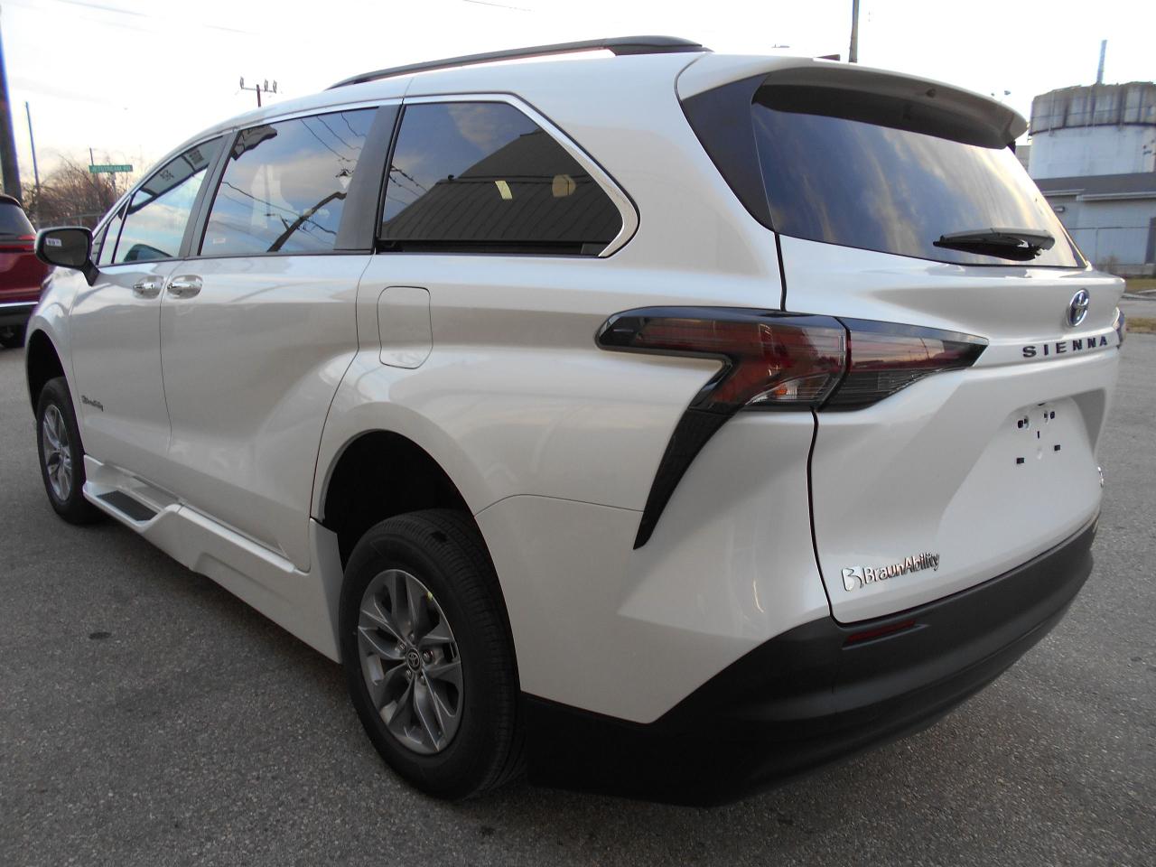 2024 Toyota Sienna XLE-Wheelchair Accessible Side Entry-Power Photo