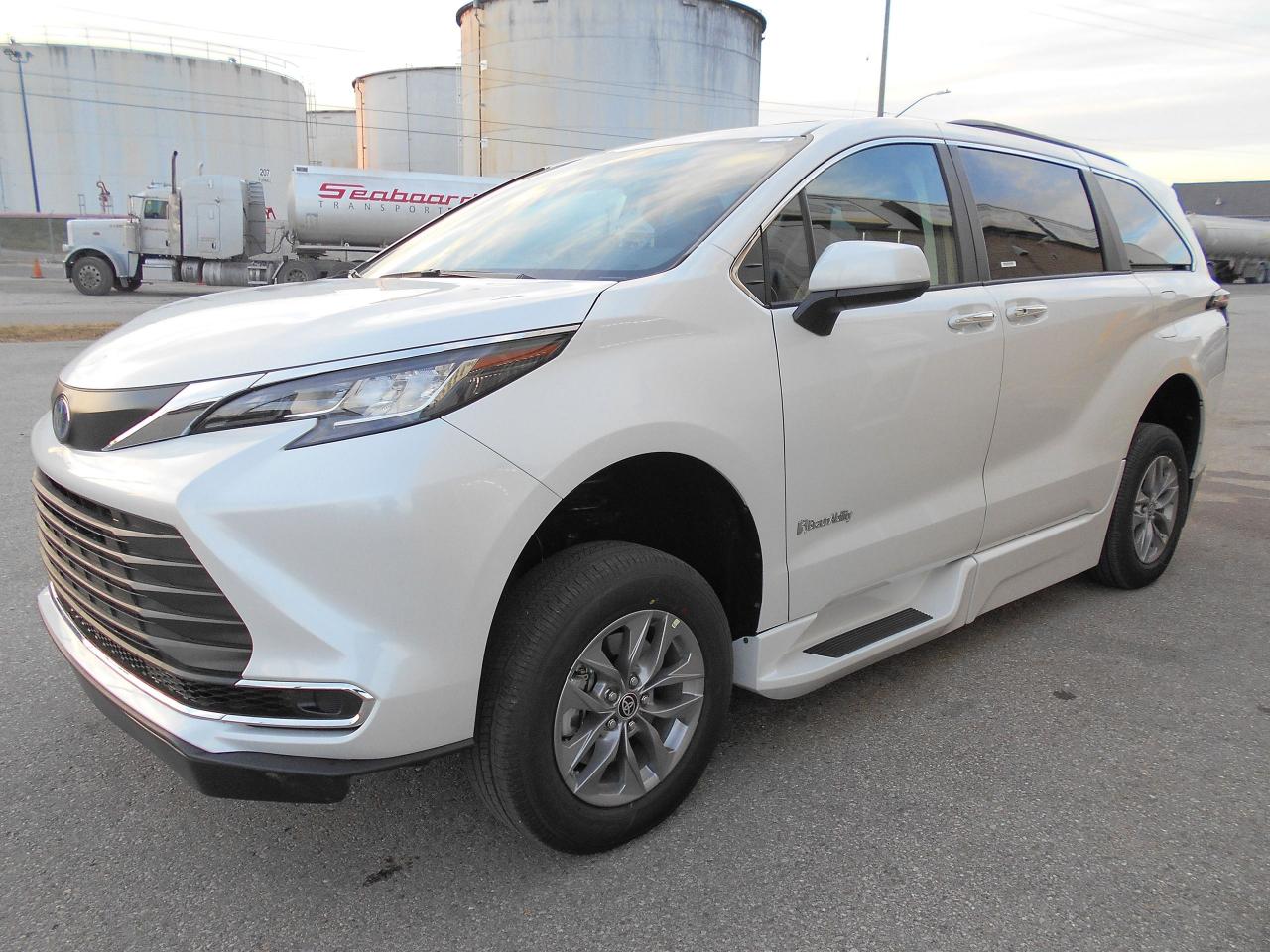 2024 Toyota Sienna XLE-Wheelchair Accessible Side Entry-Power Photo